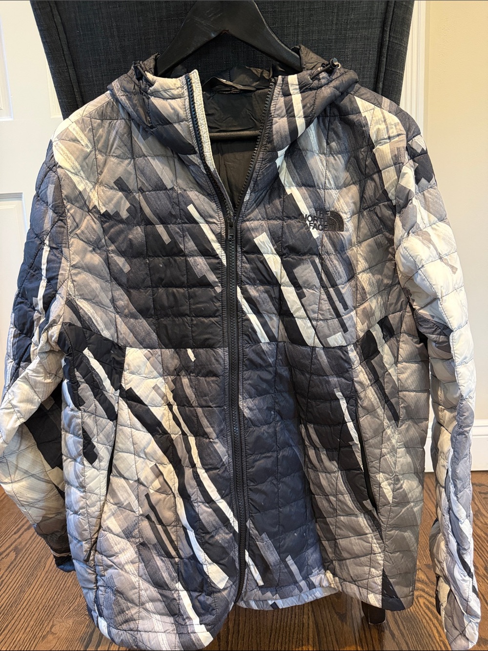 The North Face Men’s Gray & Black Patterned Quilted Hooded Puffer Jacket